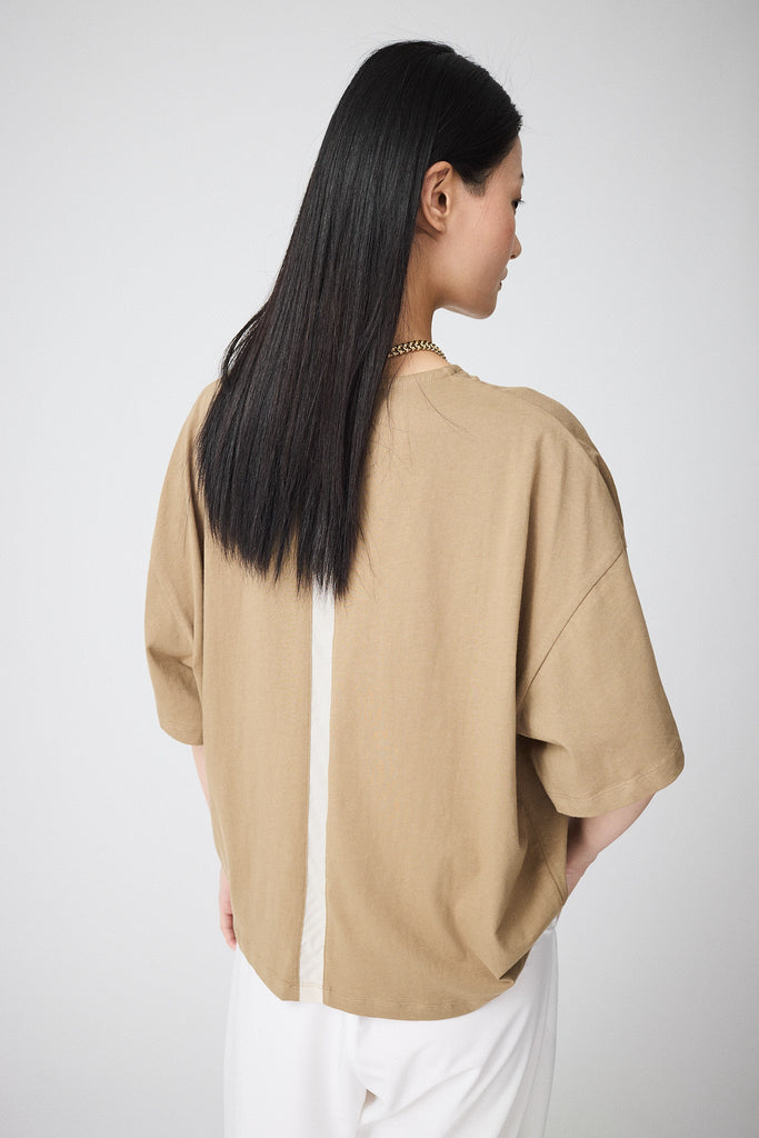Camiseta de corte holgado confeccionada en jersey de algodón Mujer. Color Marrón