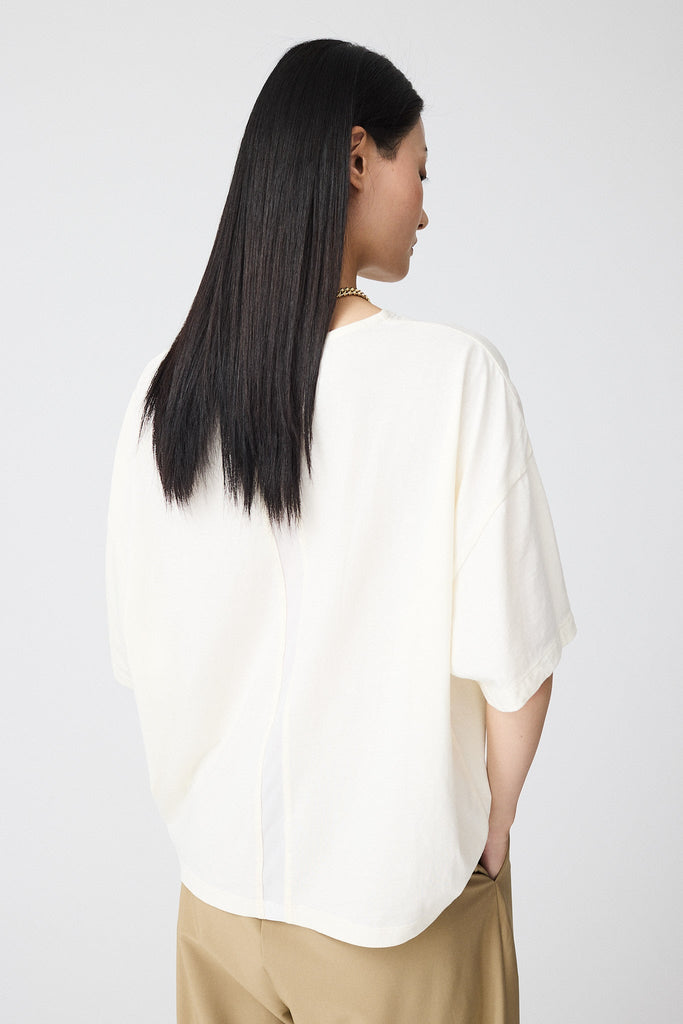 Camiseta Mujer de corte holgado confeccionada en jersey de algodón. Tantä. Color Blanco roto 