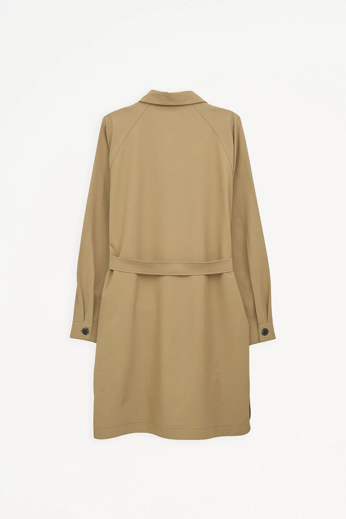 Sobrecamisa de Mujer larga confeccionada en tejido 4-ways stretch secado rápido. Tantä. Color marrón