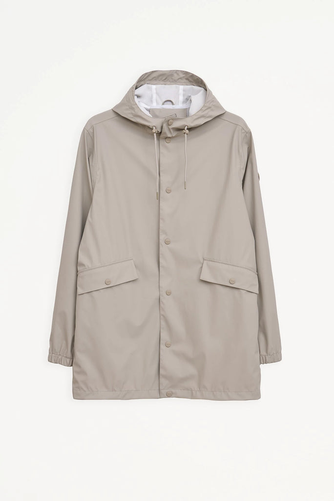 La chaqueta Kabut es un impermeable de corte estándar en PU para Hombre Tantä Gris