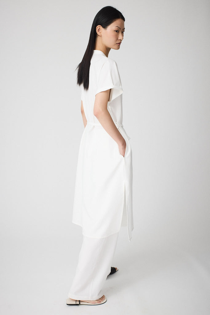 Vestido oversize manga corta en tejido 4-ways stretch secado rápido. Tantä. Color blanco