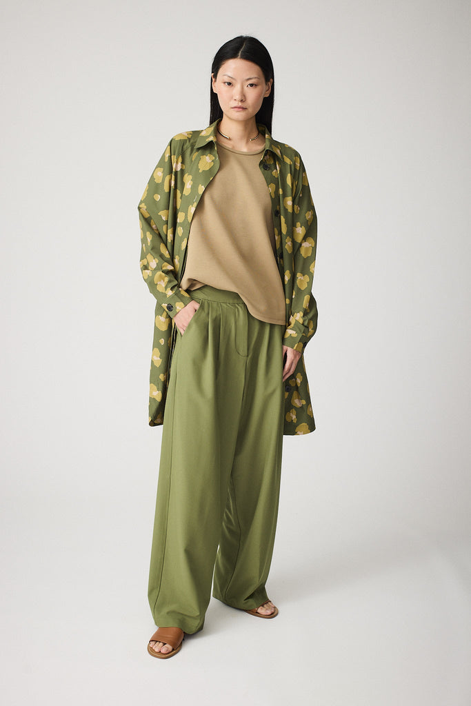 Sobrecamisa larga de Mujer con estampado animal Tantä. Color verde