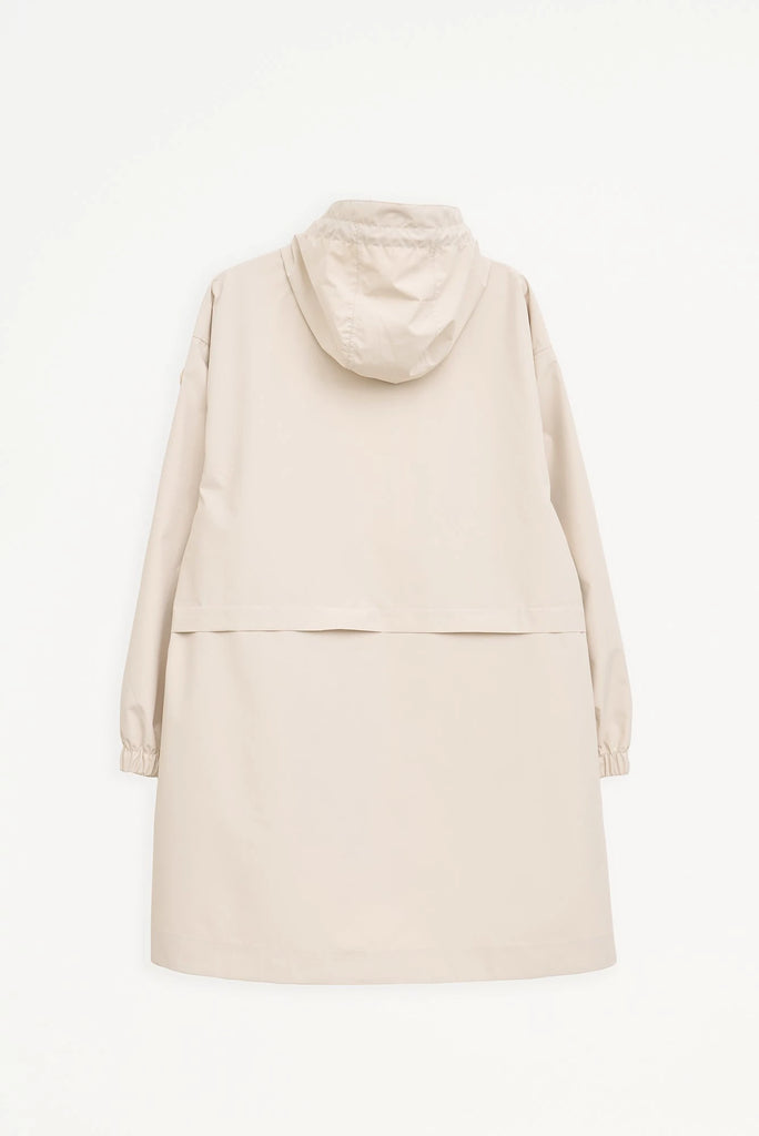 Chaqueta impermeable de mujer Nebbia en poliéster reciclado 100% impermeable. Tantä. Color Blanco roto