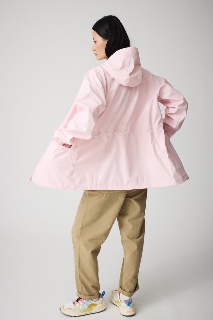 Chaqueta Impermeable Niebla de mujer Tantä. Color rosa.