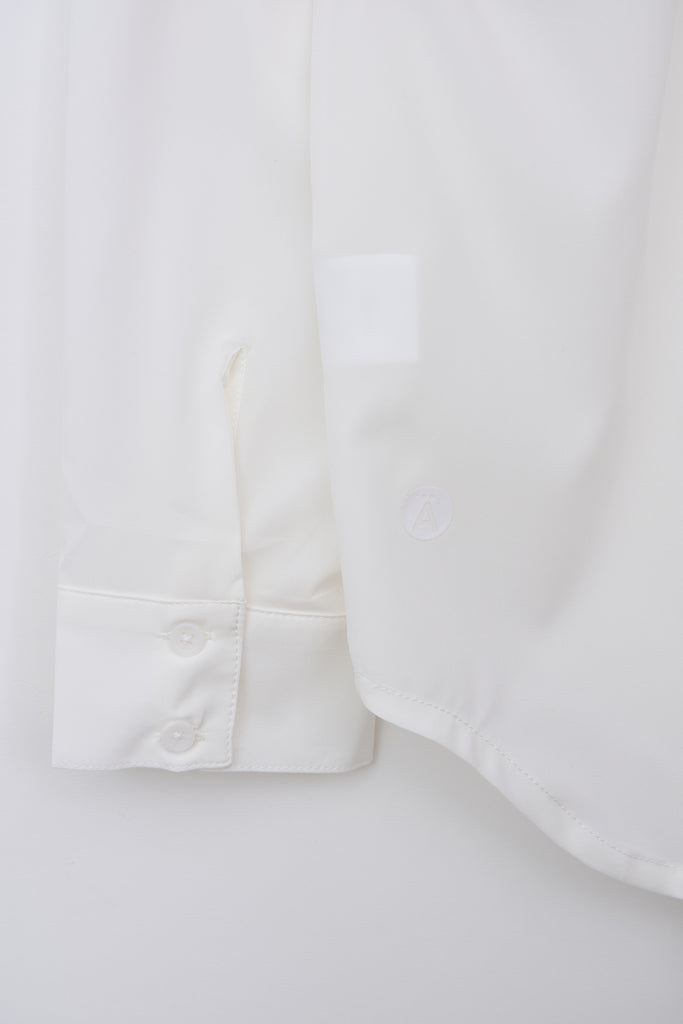 Camisa Mujer Tantä Hazo confeccionada en tejido ligero de secado rápido. Color Blanco 