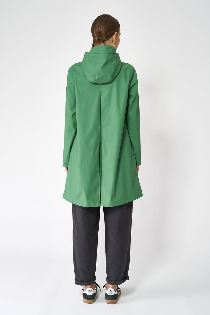 Chubasquero impermeable de mujer Nuovola de Tantä. Color verde. 