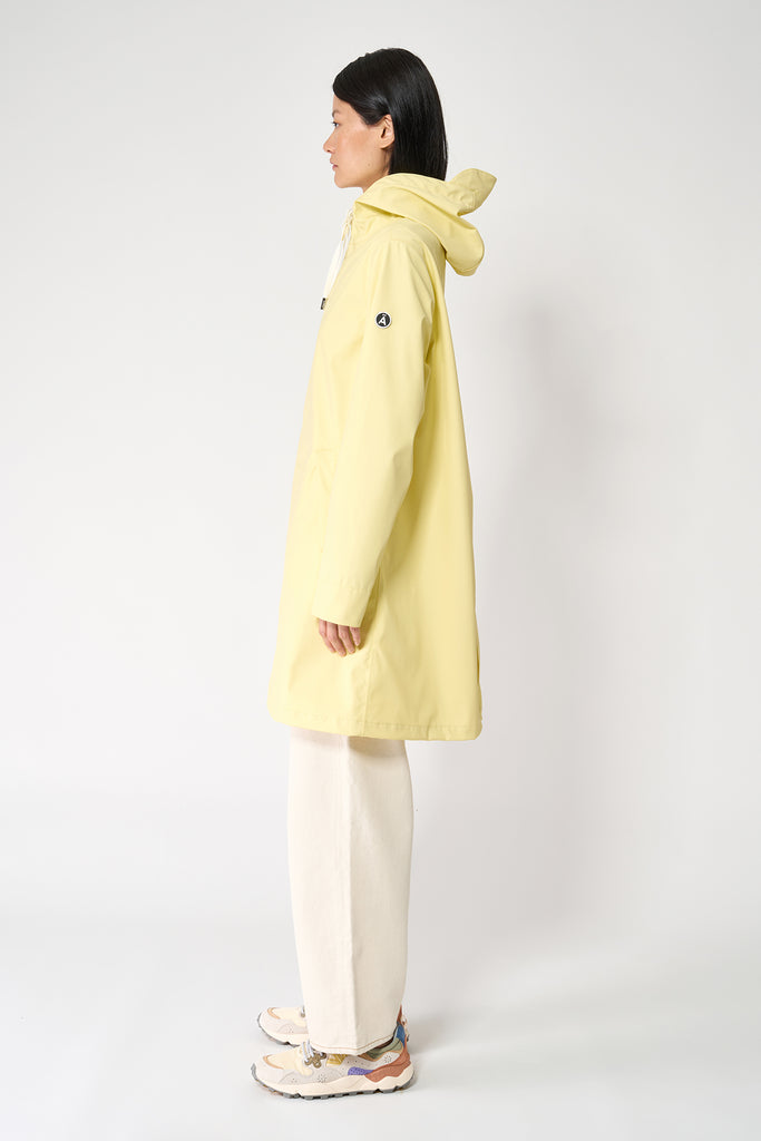 Chubasquero impermeable de mujer Nuovola de Tantä. Color amarillo