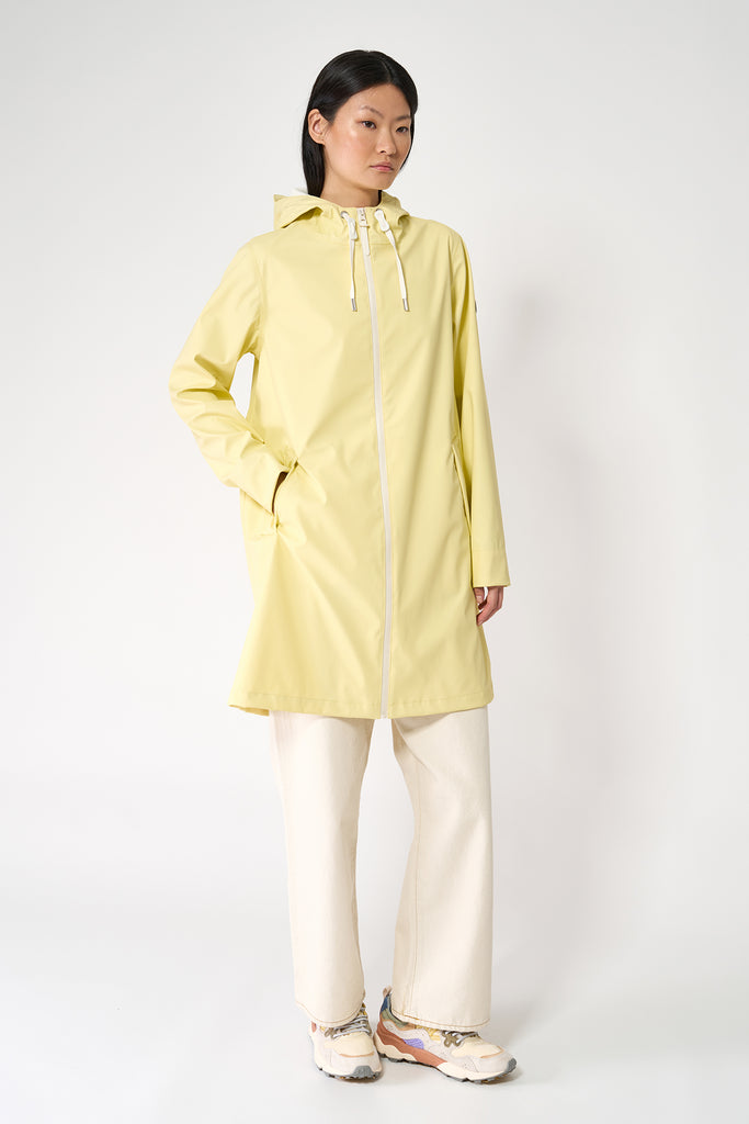 Chubasquero impermeable de mujer Nuovola de Tantä. Color amarillo