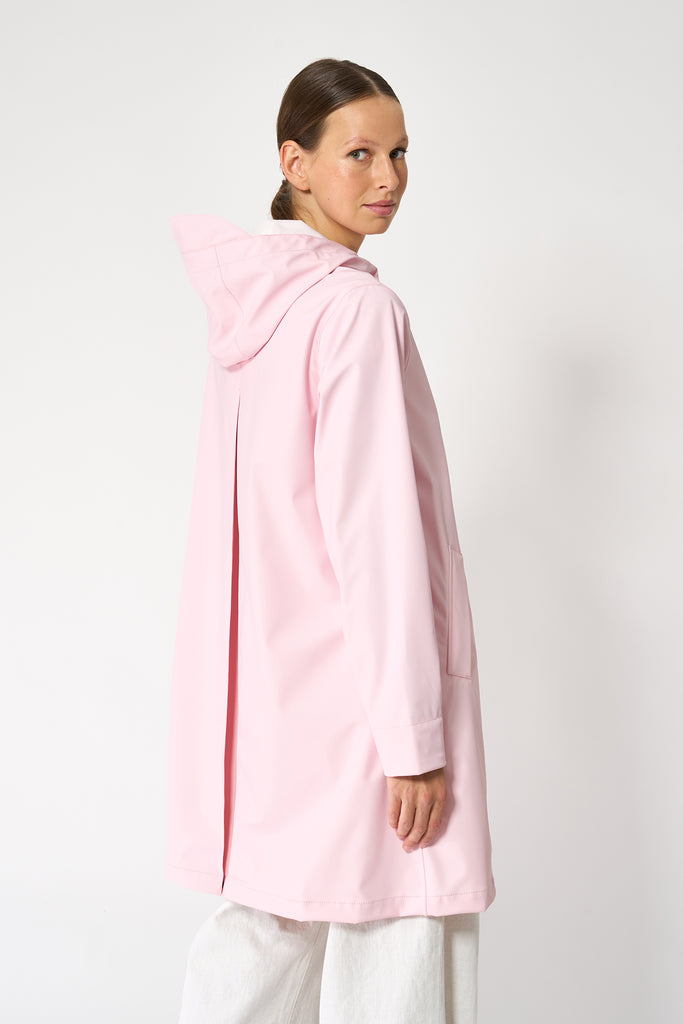 Chubasquero impermeable de mujer Nuovola de Tantä. Color rosa