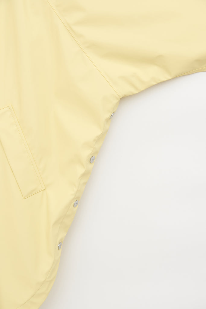 Chaqueta impermeable en poliéster reciclado de mujer SKY Tantä. Color amarillo