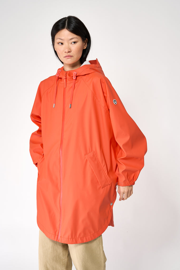 Chaqueta impermeable en poliéster reciclado de mujer SKY Tantä. Color naranja