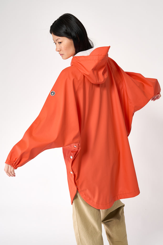 Chaqueta impermeable en poliéster reciclado de mujer SKY Tantä. Color naranja