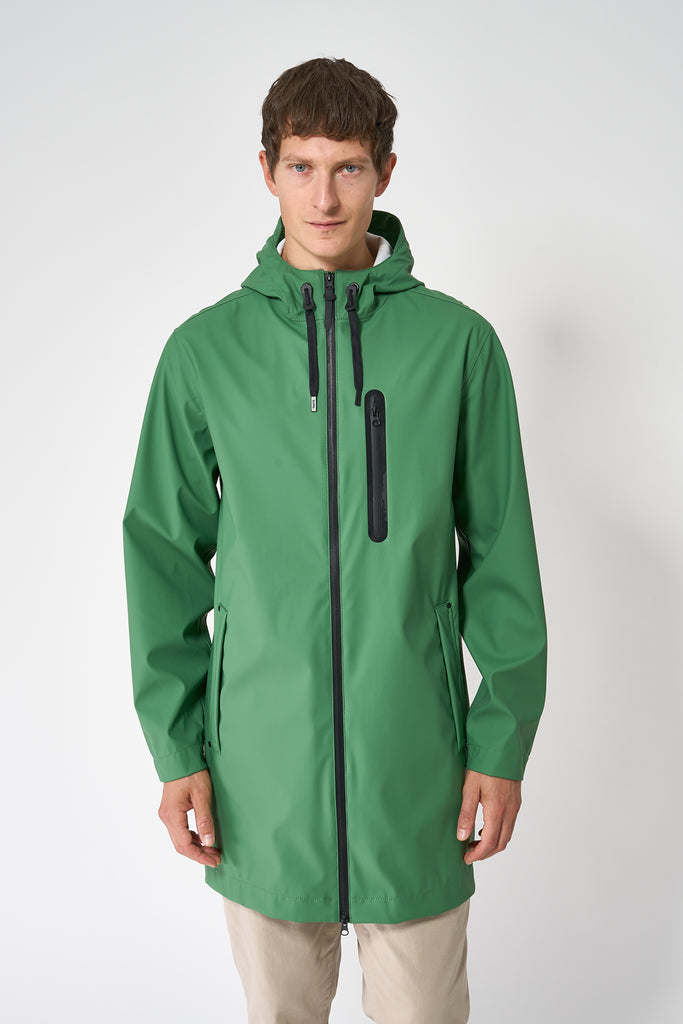 La chaqueta Kabut es un impermeable de corte estándar en PU para Hombre Tantä Verde