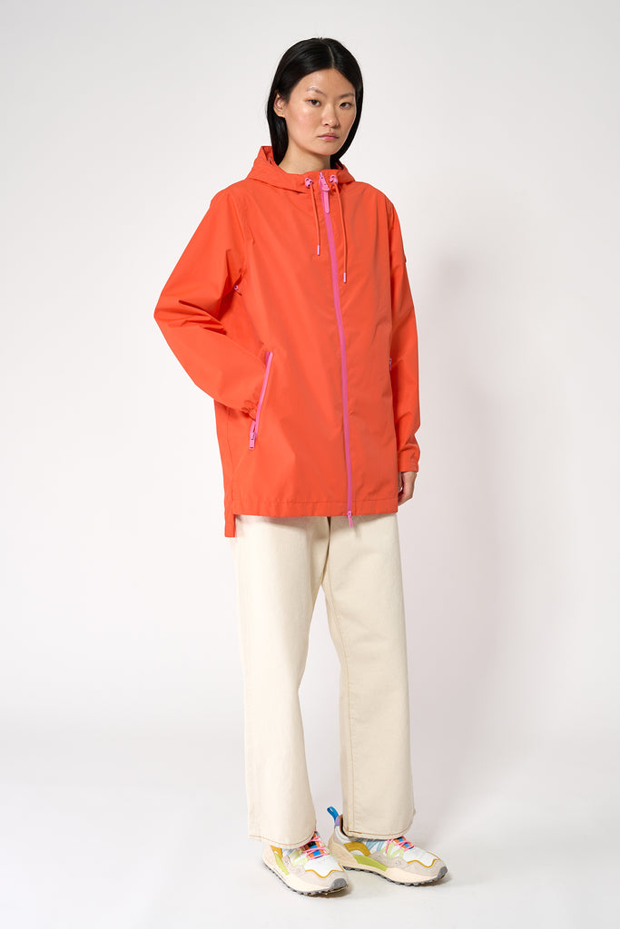  Chaqueta impermeable de Mujer en poliéster reciclado. Tantä. Color naranja