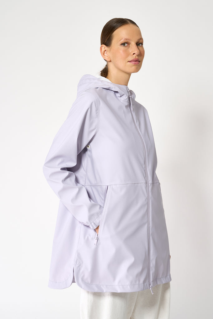 Chaqueta impermeable Brouillard de mujer Tantä. Color lila