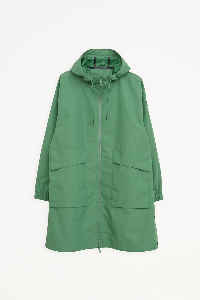 Chaqueta impermeable de mujer Nebbia en poliéster reciclado 100% impermeable. Tantä. Color verde