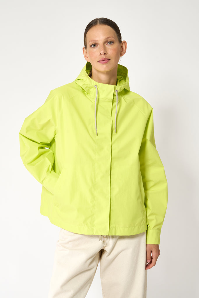 Chaqueta en algodón impermeable de mujer corta Dhuda. Transpirable. Tantä. Color amarillo. 