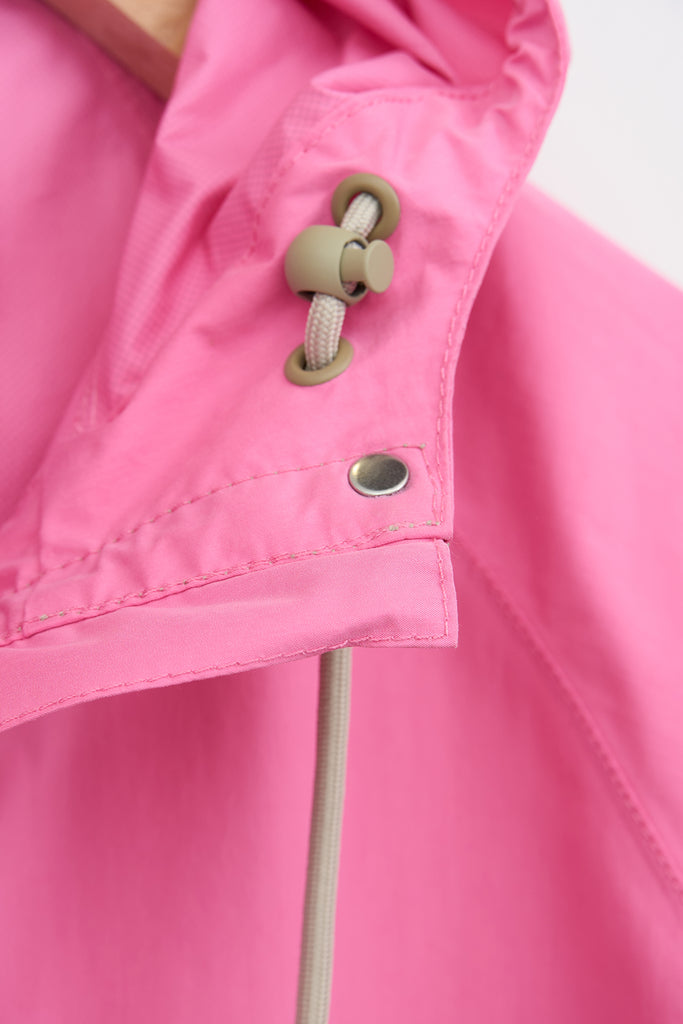 Chaqueta en algodón impermeable de mujer corta Dhuda. Transpirable. Tantä. Color rosa. 