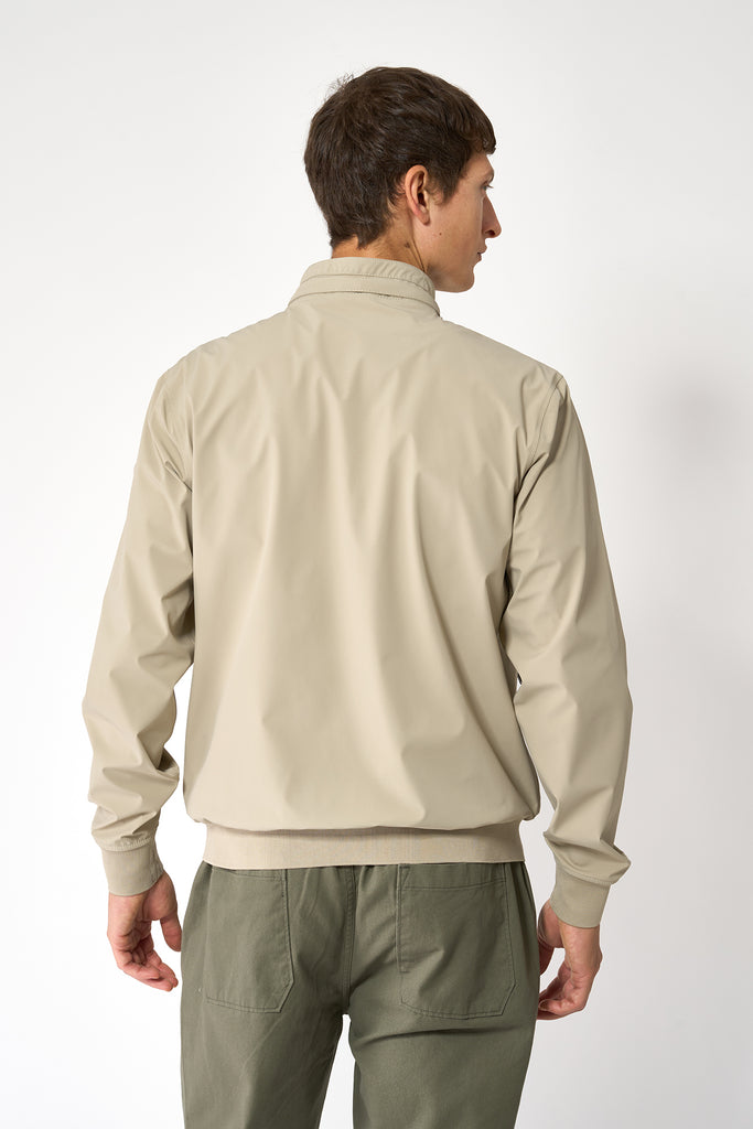 Chaqueta impermeable de hombre Tantä corta de primavera. Gris