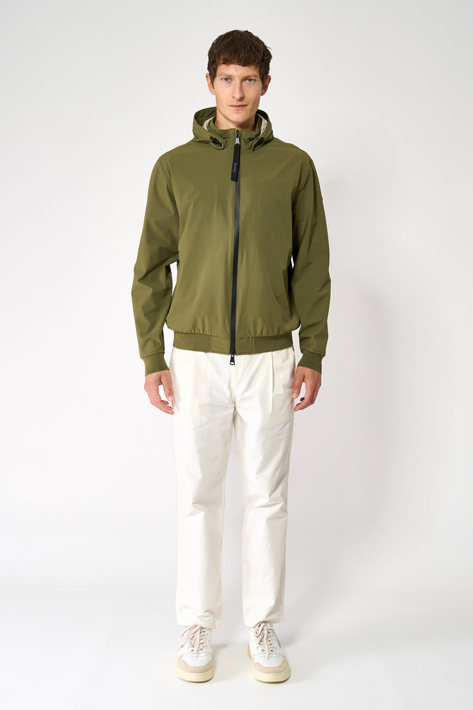 Chaqueta impermeable de hombre Tantä corta de primavera. Verde