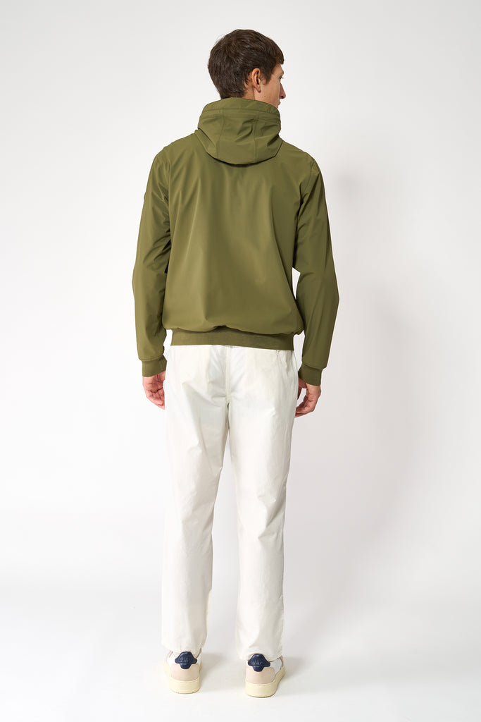 Chaqueta impermeable de hombre Tantä corta de primavera. Verde