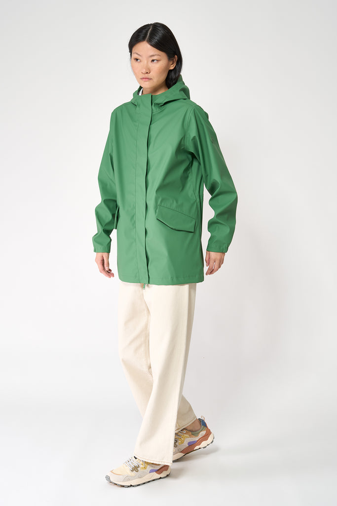  Chaqueta Impermeable Niebla de Mujer Tantä. color verde. 100% Impermeable