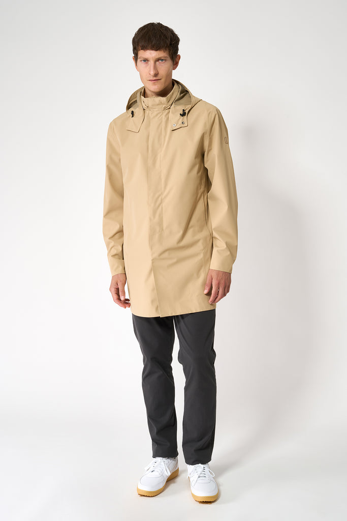 Trench o gabardina sin costuras Tantä de hombre Beige.