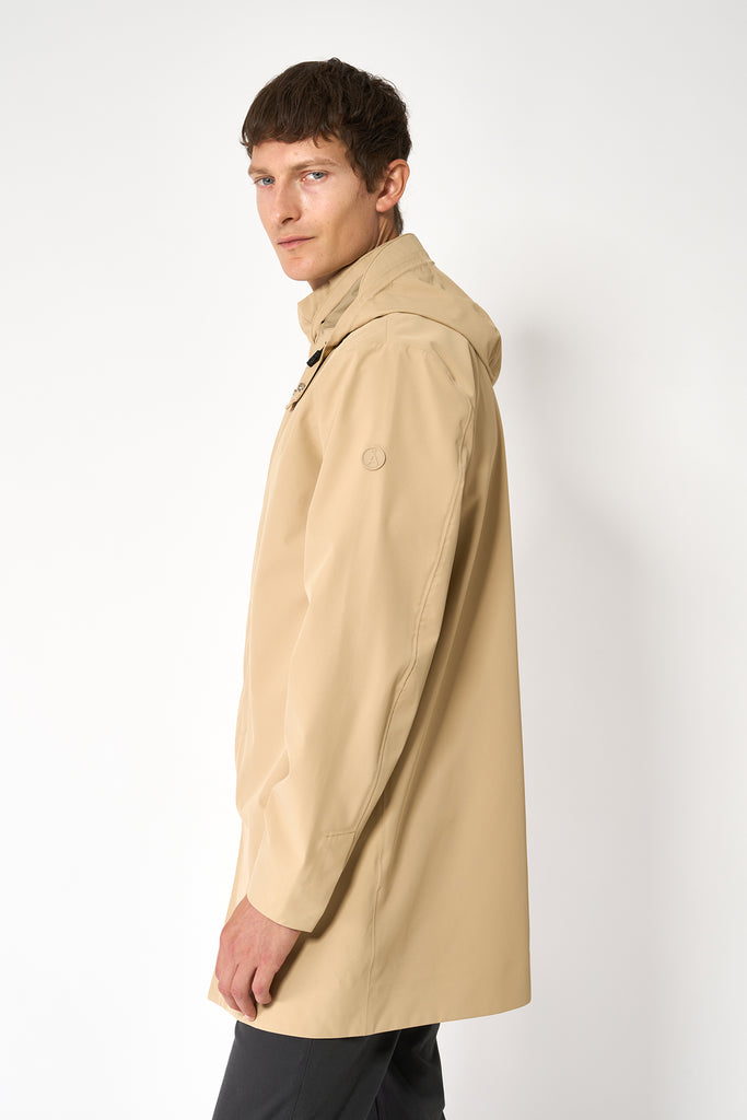 Trench o gabardina sin costuras Tantä de hombre Beige.