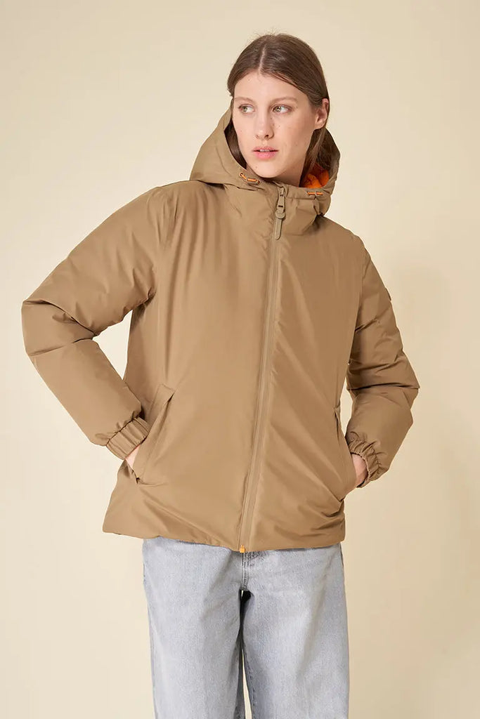 Chaqueta o abrigo corto de mujer impermeable