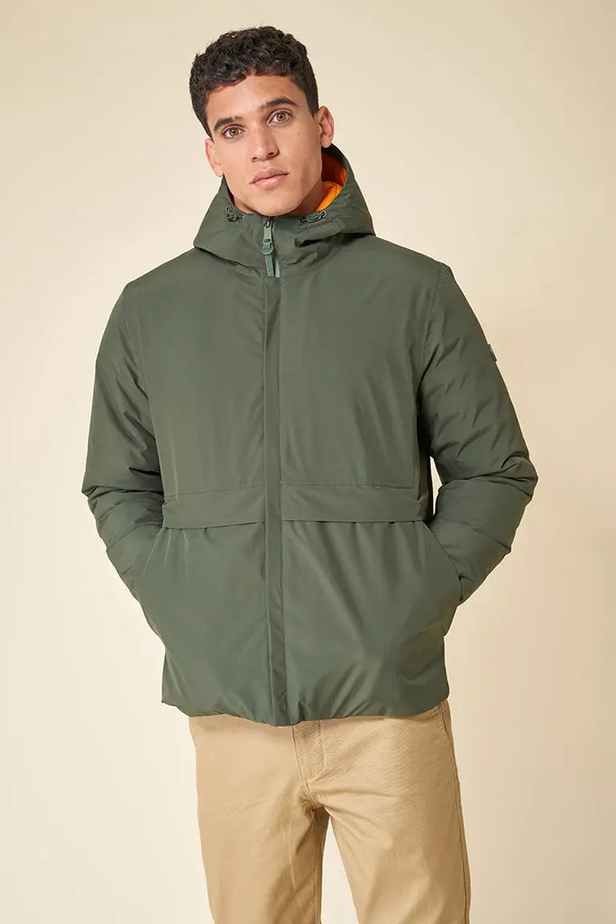 Chaqueta impermeable de hombre 100% reciclada y resistente al agua. Tantä